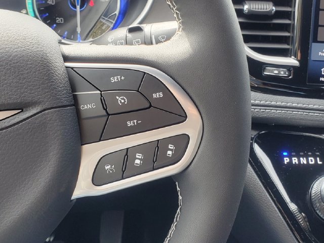 New 2027 Chrysler Pacifica Select FWD image 11