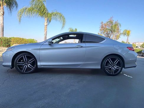 Used 2017 Honda Accord Touring image 12