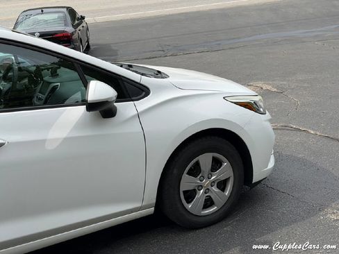 Used 2017 Chevrolet Cruze LS FWD image 40