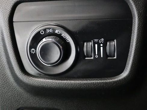 Used 2023 Jeep Grand Cherokee Altitude AWD/4WD image 17
