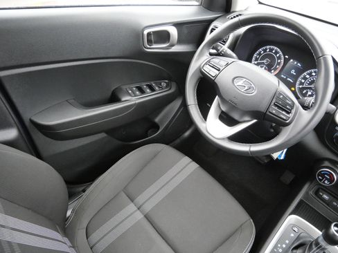 Certified 2022 Hyundai Venue SEL w/ Cargo Package image 9