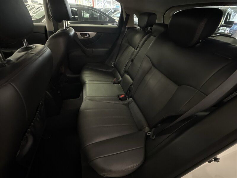 Used 2017 INFINITI QX70 AWD w/ Premium Package image 29