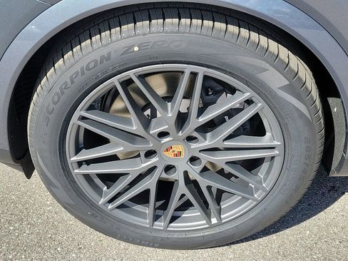 New 2026 Porsche Cayenne Base image 12