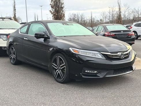 Used 2017 Honda Accord Touring image 3