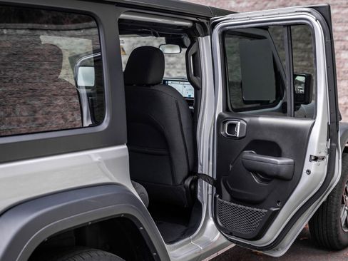 Used 2024 Jeep Wrangler Sport S image 17