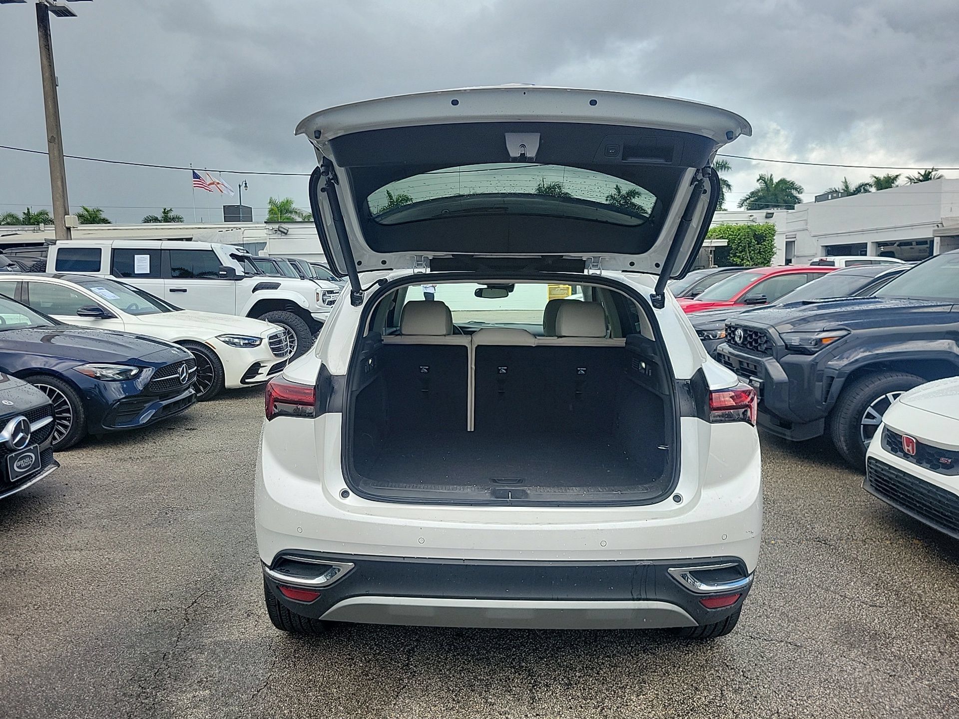 Used 2023 Buick Envision Essence AWD/4WD image 11