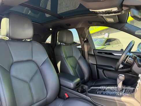 Used 2021 Porsche Macan AWD/4WD image 18