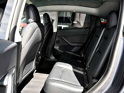 Used 2022 Tesla Model Y Performance image 12