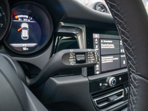 Used 2022 Porsche Macan image 34