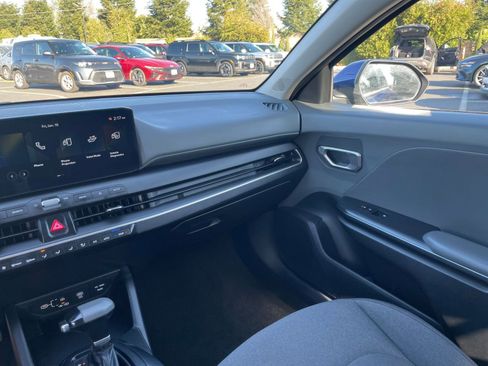 Used 2025 Kia K4 LXS image 34