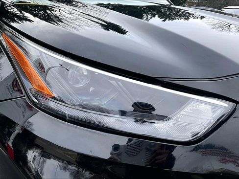 Used 2022 Toyota Highlander LE image 27