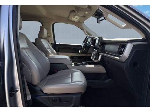 Used 2024 Ford Expedition Max XLT image 28