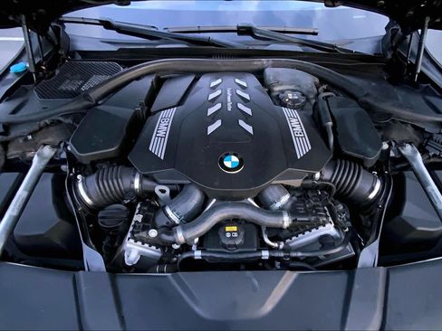 Used 2020 BMW 750i xDrive w/ Autobahn Package image 30