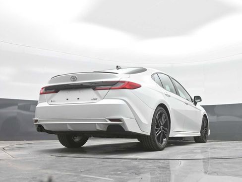 Used 2025 Toyota Camry XSE image 31