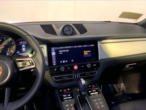 Used 2025 Porsche Macan image 16