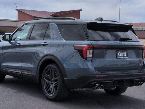 Used 2025 Ford Explorer ST RWD image 5