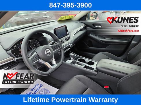 Used 2024 Nissan Altima 2.5 SV image 14