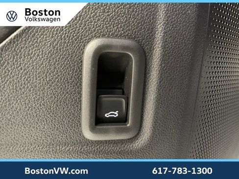 New 2025 Volkswagen Tiguan SE R-Line image 30