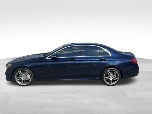 Used 2017 Mercedes-Benz E 300 4MATIC image 2