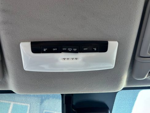 Used 2021 Nissan Versa SV FWD image 11