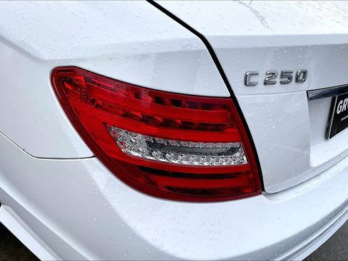 Used 2013 Mercedes-Benz C 250 Sedan image 25