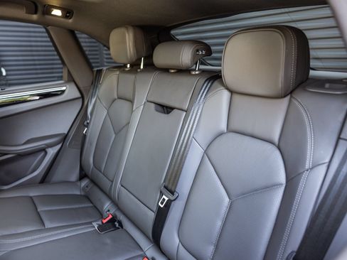 Certified 2024 Porsche Macan AWD/4WD image 16