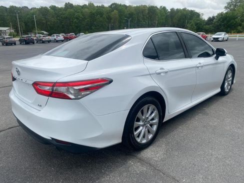Used 2018 Toyota Camry LE image 6