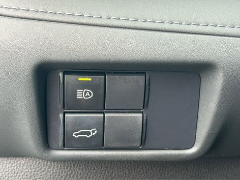 Used 2021 Toyota Highlander XLE AWD/4WD image 23