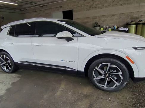 Certified 2024 Chevrolet Equinox EV LT image 9