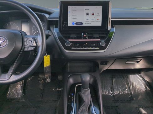 Used 2025 Toyota Corolla LE image 13