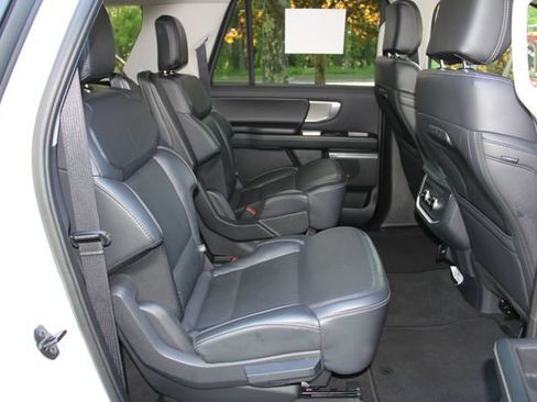 Used 2025 Ford Expedition Max Platinum AWD/4WD image 41