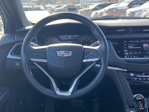 Used 2024 Cadillac XT6 Luxury image 14