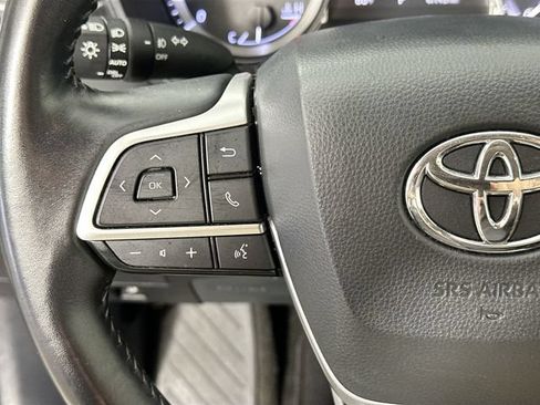 Used 2024 Toyota Highlander LE AWD/4WD image 19