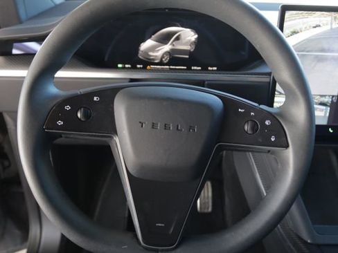 Used 2023 Tesla Model X Plaid image 10