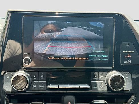 Used 2023 Toyota Highlander XLE FWD image 15