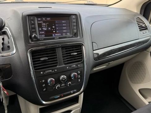 Used 2019 Dodge Grand Caravan SE w/ UConnect Hands-Free Group FWD image 33