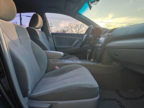 Used 2011 Toyota Camry image 22