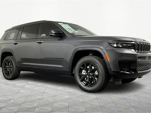 New 2025 Jeep Grand Cherokee L Altitude image 3
