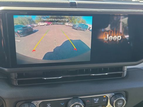 Used 2025 Jeep Wrangler Sport image 22