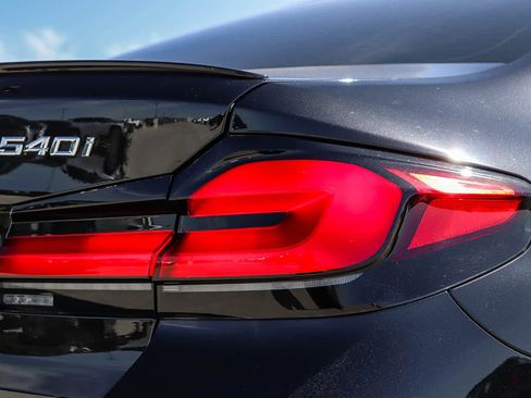 Used 2023 BMW 540i w/ M Sport Package image 10