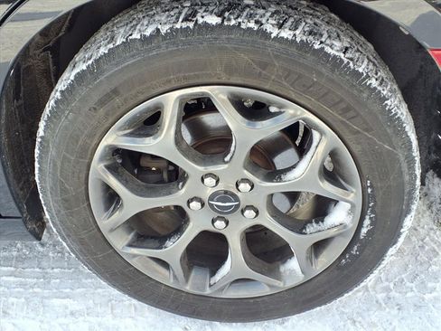 Used 2017 Chrysler 300 S w/ 300S Premium Group image 7