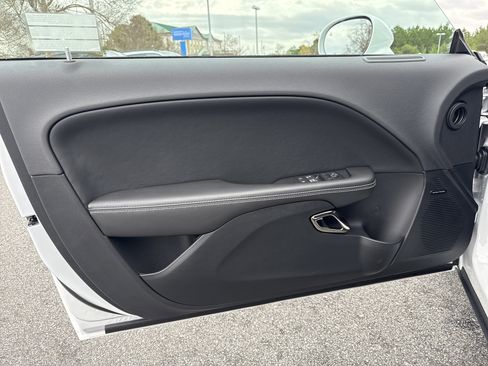 Used 2015 Dodge Challenger SRT Hellcat image 25