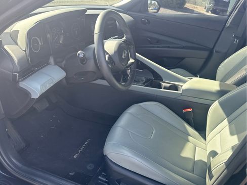 Used 2025 Hyundai Elantra Limited FWD image 11