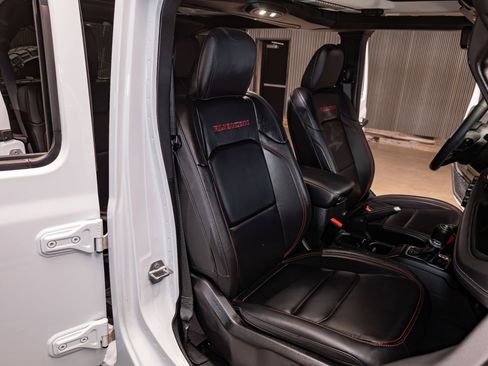 Used 2025 Jeep Wrangler Unlimited Rubicon AWD/4WD image 27