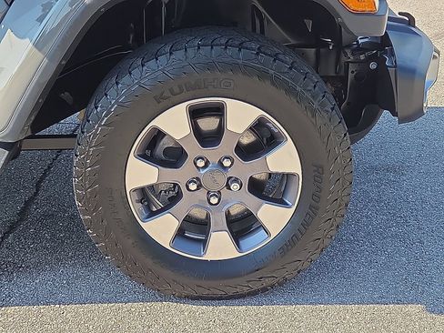 Used 2019 Jeep Wrangler Unlimited Sahara AWD/4WD image 7