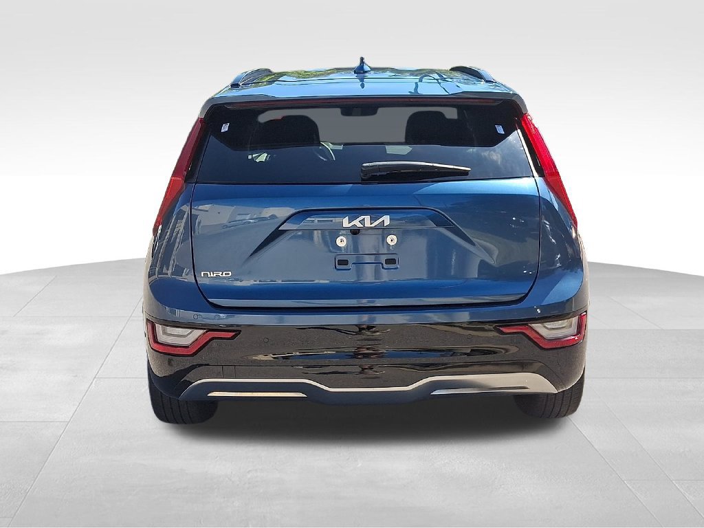 Used 2023 Kia Niro Wave w/ Wave Preserve Package FWD image 5
