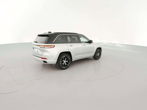 New 2025 Jeep Grand Cherokee Summit image 12