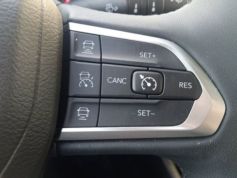 Used 2024 Jeep Compass Limited image 11