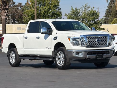 Used 2017 Nissan Titan SL RWD image 5