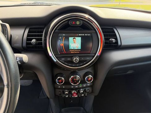 Used 2020 MINI Cooper 4-Door Hardtop w/ Premium Package FWD image 18